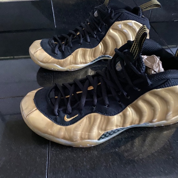 Nike Air Foamposite One 'Metallic Gold' - Picture 3 of 12